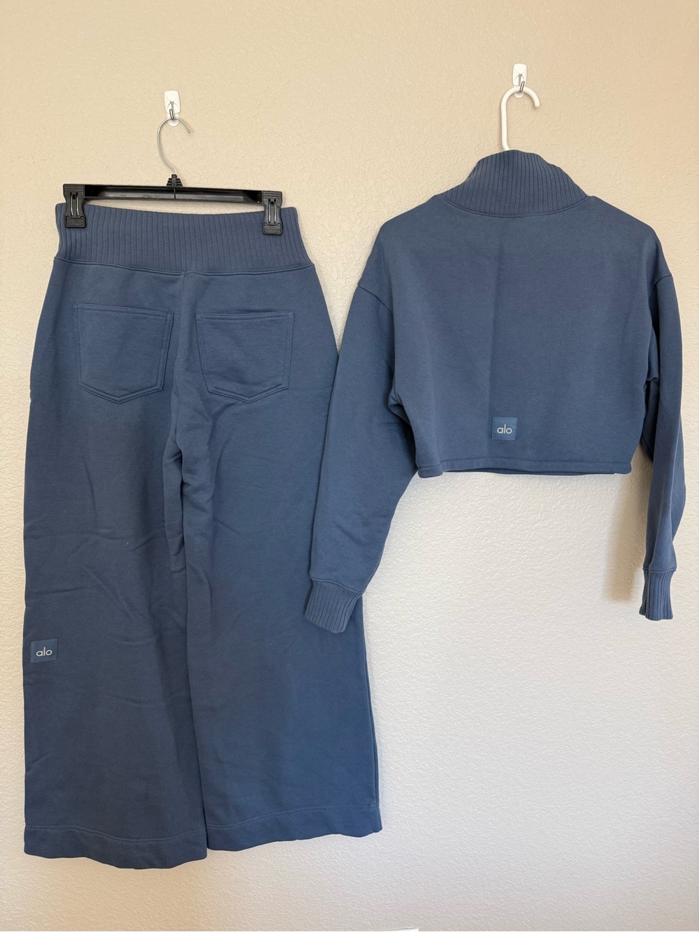 ALO Yoga Navy Wide-Leg Pants with Cropped Sweatshirt Set